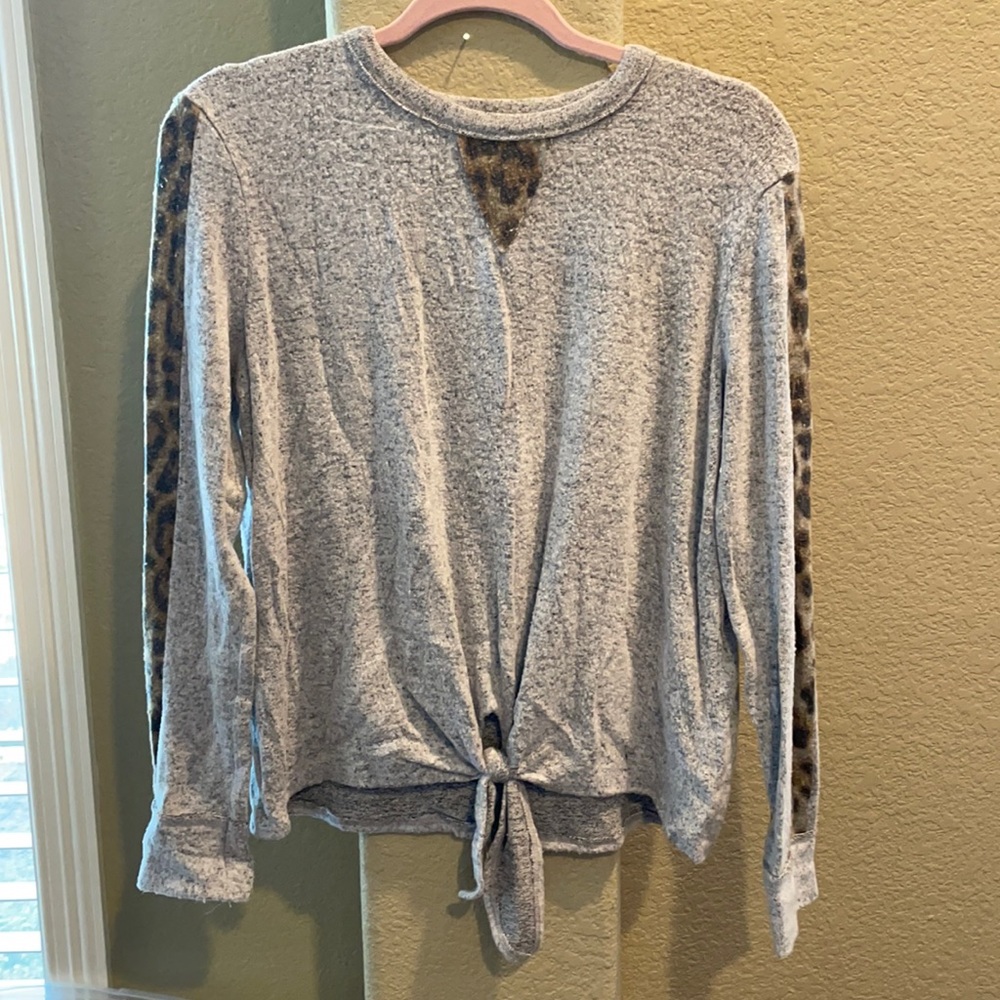 Grey top w/ cheetah print